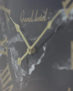 Zwarte Wandklok met Romeinse Cijfers en Marmerlook-Wall Clock-Areamas-Areamas